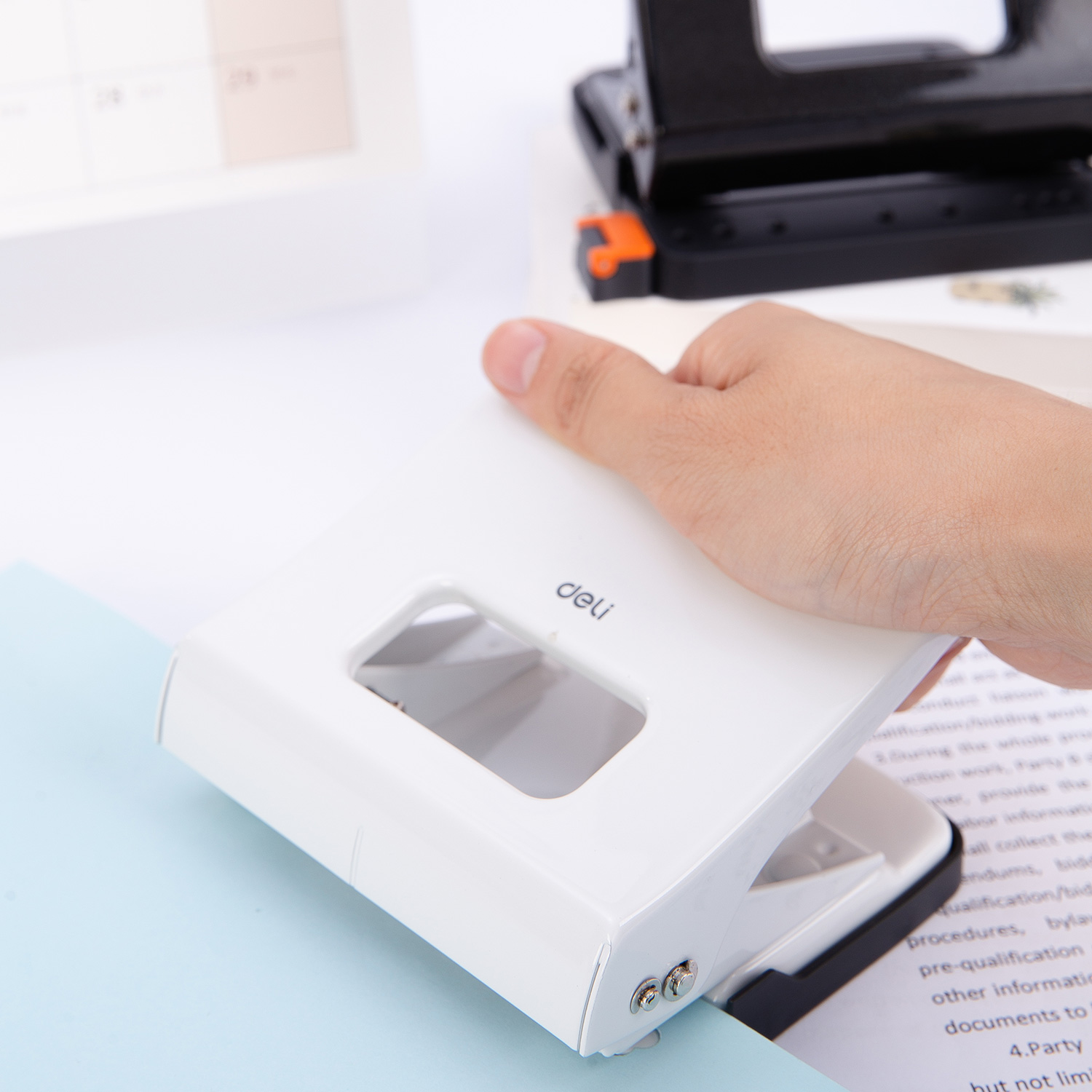 Deli-E0142 Effortless Punch