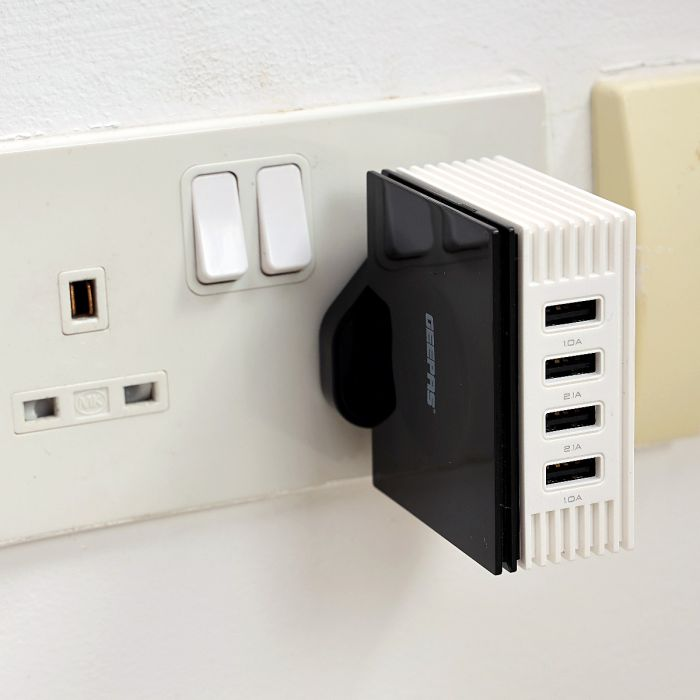 Geepas 4 USB Charger - Power Port 4, Travel Charger, Ideal For IPhone XS/XS Max/XR/X/8, Galaxy S8/Note 3, IPad Air 2/Mini 3, And More