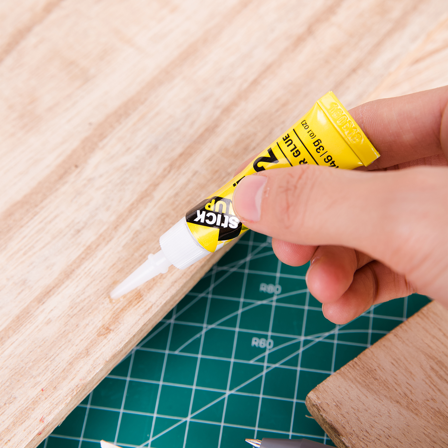 Deli-E7146 Super Glue ( pack of 12 )