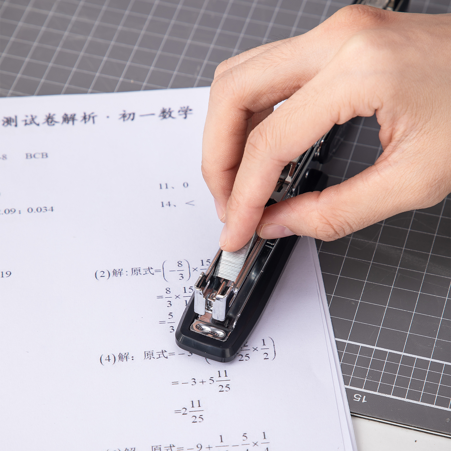 Deli-E0012N Staples No.24/6 (1000Pcs of Pkt)