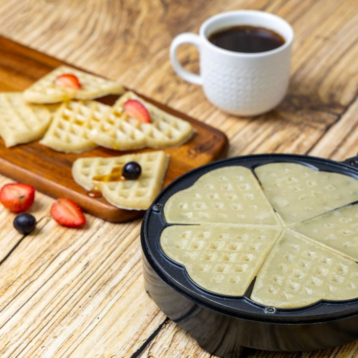 Heart Waffle Maker, Temperature Control, GWM36538 - Power On & Ready Indicator, Non-Stick Cooking Plate, Easy To Clean , 1000 Watts, S/S Decoration, Cool Touch Handle