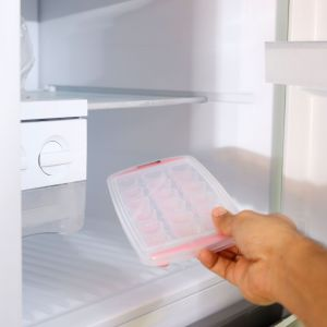 Royalford Ice Tray With Lid - Pink